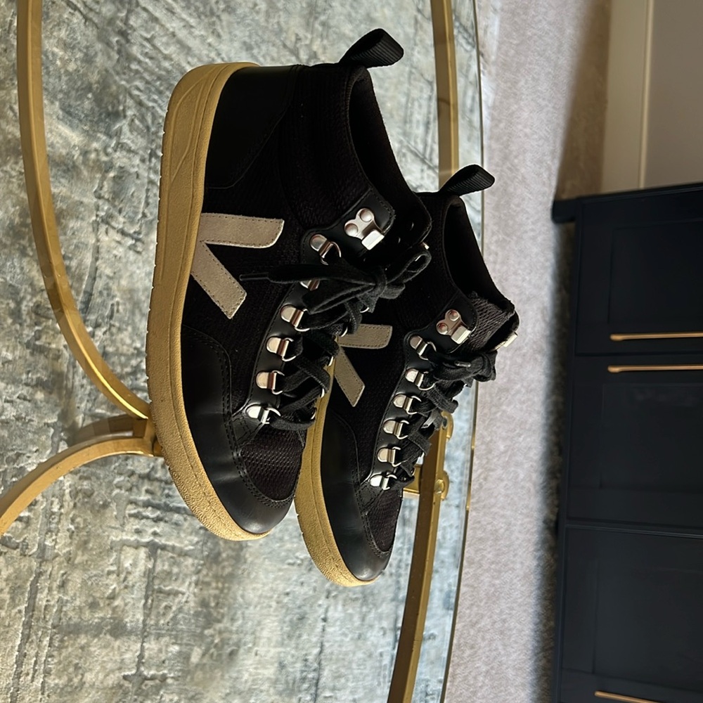 Veja hightops